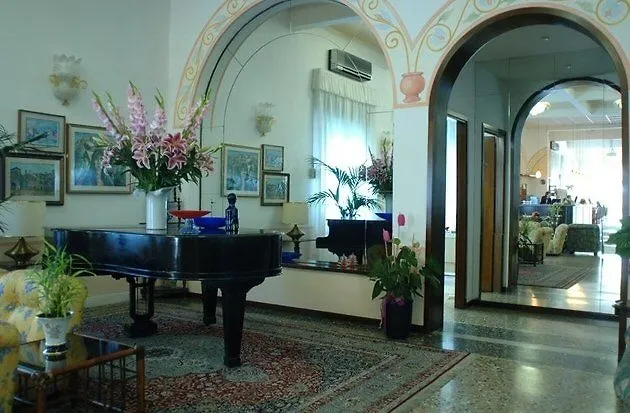 Marina Hotel
