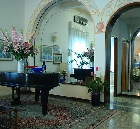 Marina Hotel